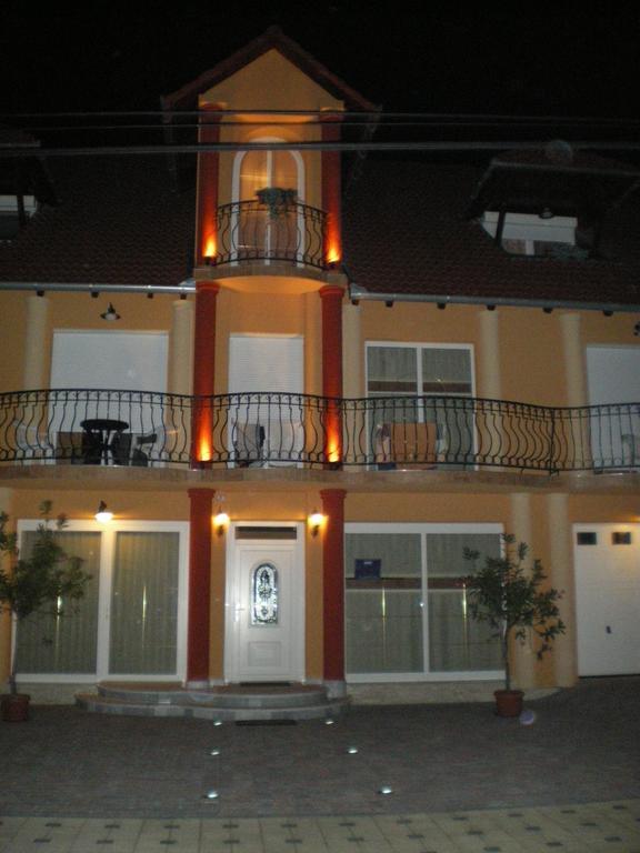 Mediterran-Apartmanok-Harkány מראה חיצוני תמונה